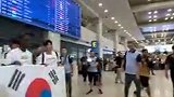 热刺晒抵达首尔视频：全队受到热烈欢迎 孙兴慜频频挥手