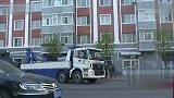 实拍驾驶员疲劳驾驶 大货车撞上楼房