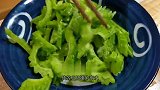 苦瓜炒鸡蛋教你一招，苦瓜不苦鸡蛋鲜香嫩滑