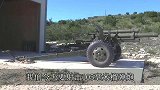 外国网红挑战二战神器：M2A1式105毫米榴弹炮