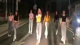 广东8名女子为拍视频在机动车道热舞 1分钟内3辆车被逼逆行
