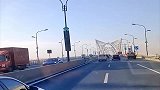 风吹枝头百花展，打工人啊无时观。