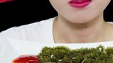 韩国米妮小姐姐吃海葡萄，脆脆的超好吃，吃一次就爱上