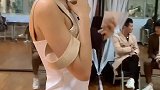加班也要照一下镜子这或许就是女人爱美的表现吧