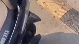 过个减速带而已，没必要“分头行动”吧