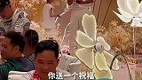 婚礼现场小男孩完美诠释童言无忌，全场爆笑！