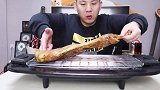 小浪哥一个人吃一整个“烤羊腿”，突然不想减肥了，我还有救吗？