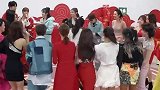姐姐们欢乐过大年，张柏芝那英勾肩搭背和好如初，变脸速度太快了