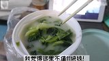 张昕出门拍证件照，晚上回去后给大家分享粉丝送的礼物