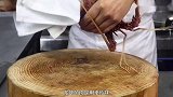 龙虾并不是那么遥不可及，偶尔尝鲜是可以的，比如这道爆炒龙虾球