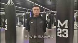 泰森的神躲闪！对手左右开弓一拳没打着，泰森反击一拳将其KO