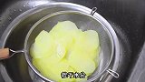 想吃薯片不用买，在家做特简单，3个土豆做一盘，经济实惠太过瘾