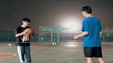 花式篮球斗牛，他不是抢球，而是接住你的头