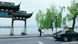 杭州中山公园和孤山公园里面转转，古迹挺多的