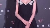 古力娜扎珍珠礼服像极了公主