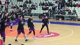【PP体育在现场】王少杰热身认真拉伸 北控“赛前操”十分醒目