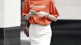 有点肉嘟嘟的，元气满满的少女。