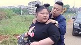 让你抱个腰子有这么难吗本姑娘只好亲自给你演示了
