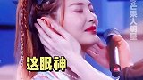 白敬亭 你好会啊 系鞋带摸脸抱抱整齐活了！ibg需要你们张雨绮 那一刻心动 白敬亭给张雨绮系鞋带