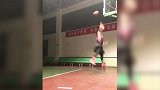 酷炫投篮！不看篮筐也能进？