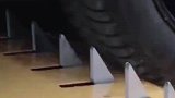 防逆行减速带，逆行就会扎爆轮胎