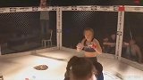 女子MMA格斗太暴力！重拳击打+飞腿出击 送出超霸气KO