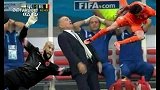 世界杯-14年-《巴西快线》：阿根廷主帅萨贝拉“晕倒”惨遭网友恶搞-新闻