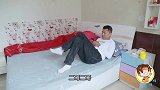 400斤小胖腰疼难忍，不料自己却把膏药贴镜子上，结局太搞笑了