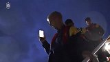 西班牙队球员抵达墨西哥后受到了热烈欢迎