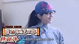61岁杨丽萍如今是什么模样？聚餐只吃玫瑰花瓣