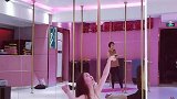 长得漂亮就算了，居然还会绝活，真是才貌双全的姑娘