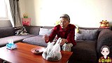 冬梅奶奶：祝大家节日快乐，咱们今天做月饼，吃螃蟹