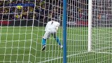 王之远射！梅西禁区外原地摆腿远射 日落门神胆战心惊险脱手