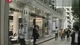 日本“苹果迷”排长龙 露宿街头等iphone