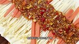 今天做了蒜蓉粉丝金针菇，粉丝吸饱汤汁可下饭了，做法也非常简单