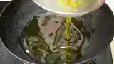 农村宴席上的一道压轴甜菜，金沙玉米，酥脆香甜不掉粉，做法讲究