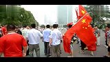 中超-恒大球迷与城管冲突 花盆直接爆头-新闻