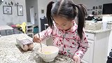 美国领养美美自己做早餐，很有做网红主播的潜质，太可爱了