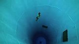 生活-【藤缠楼】世界上最深的游泳池,深33米