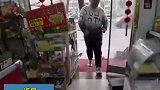 悠悠球不好用男孩要退货，老板顺手试用下商品