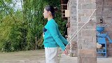 母亲不在屋里烤火，她说羡慕又喜欢，又不太放心我