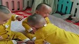 三胞胎兄弟，一言不合就开战，眼前这一幕，看完忍不住笑了！