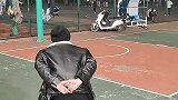 这一个球治好了七十岁大爷多年的驼背