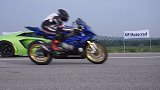 价值30万的摩托，和价值800万的跑车赛跑，结果出乎意料
