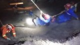 惊险！浙江一水泥厂工人被砂石掩埋 消防救援时再次塌方