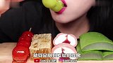 4个美女直播吃冰糖水果、蜂蜜、芦荟，满屏都是咀嚼声，真馋人