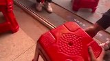学校大号流水线，一万多张凳子全校一起搬