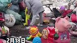 回收厂将旧玩具变废为宝，便宜出售给附近的宝妈们