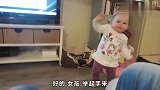 Emilia的迷之舞步,配上搞怪的手势,跳的太逗了