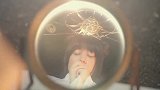 女王终于变身战神了，和奥特曼不同，她不需要变身器就能变身！